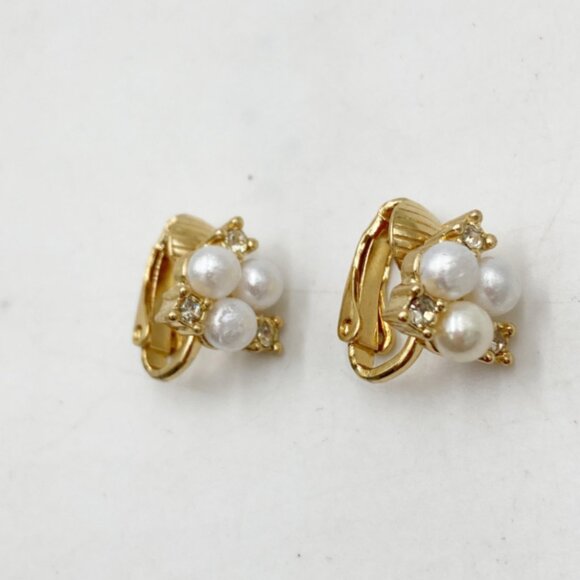 Christian Dior Vintage White Pearls Cluster Crystals Clip Earrings - Picture 1 of 3